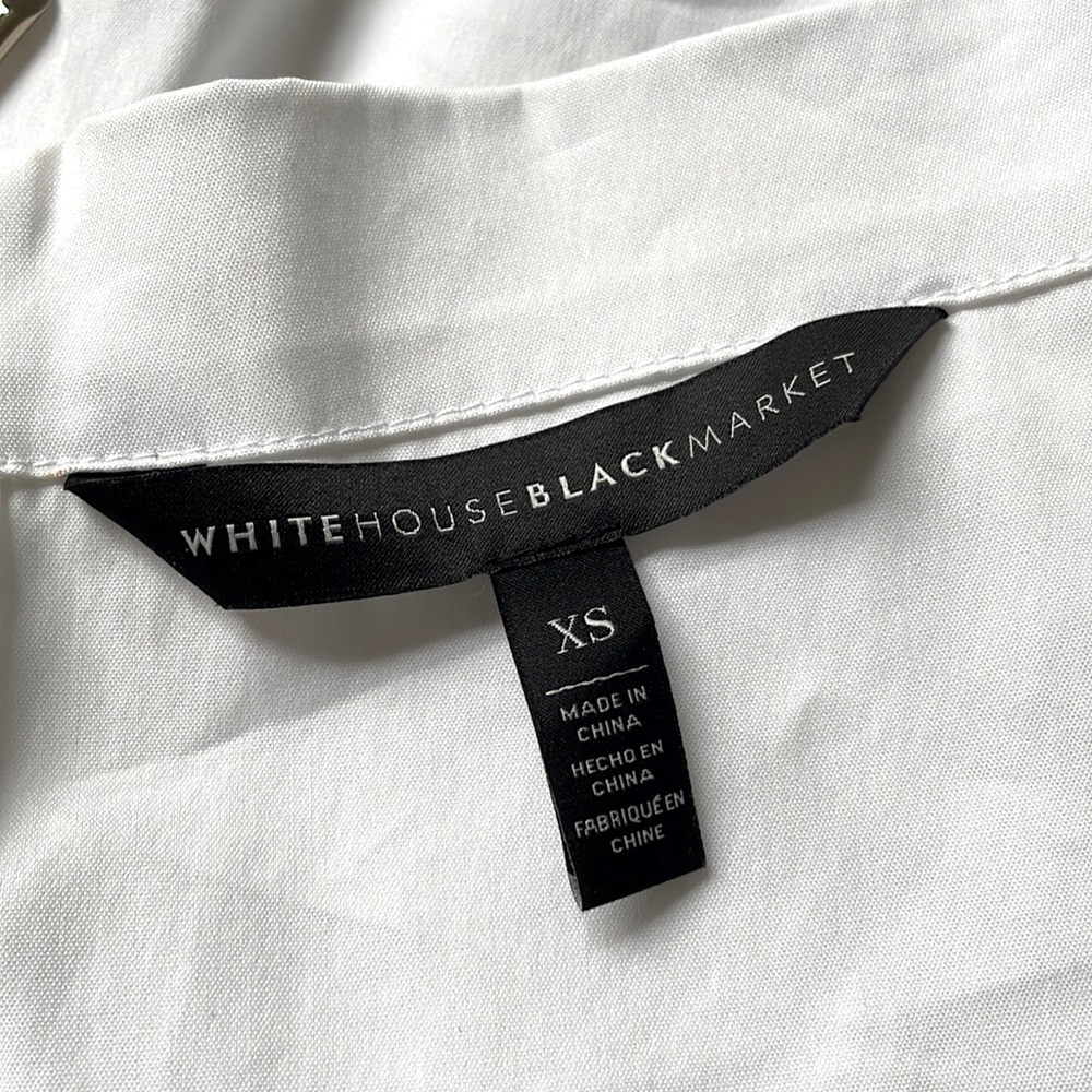 White House Black Market White off-the-shoulder top. Size XS.
